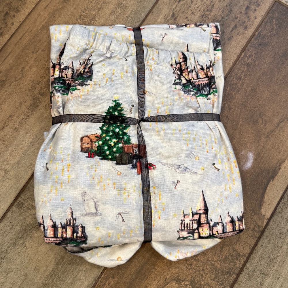 Harry Potter Hogwarts Teen Christmas Organic Flannel Pajama Set - PBT (no tag) - Picture 4 of 5